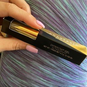 Anastasia Beverly Hills Dipbrow Gel in Taupe